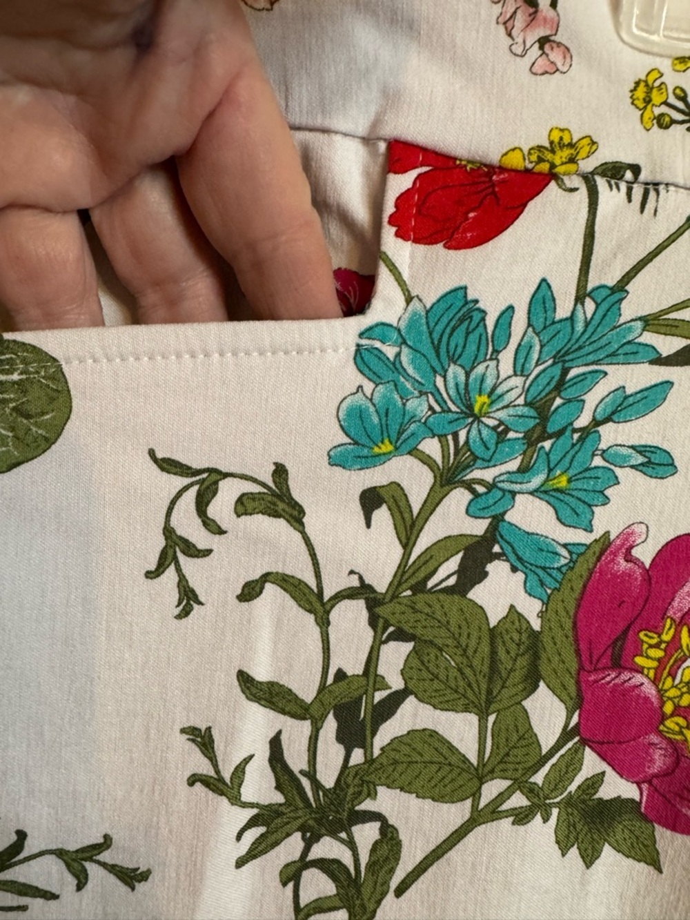 SPRING/SUMMER White Floral Capri Pant  PLUS: 2X    #O - Picture 5 of 8
